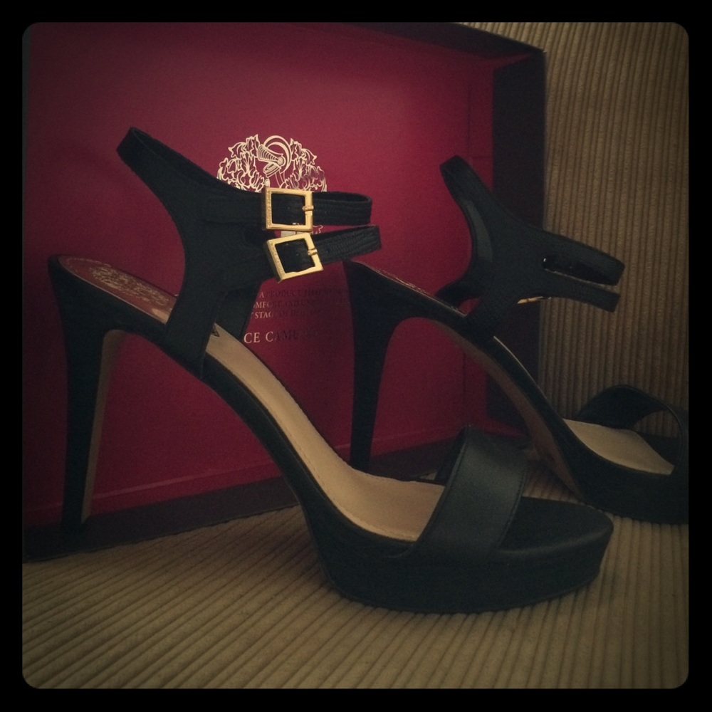 NIB Vince Camuto "renalla" black leather heels